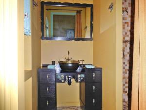 Koupelna v ubytování Apartment in Normandy near Pebble Beach + 28 fotografií