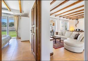 Χώρος καθιστικού στο Villa Philena Ladiko heizbarer Pool +16 φωτογραφίες