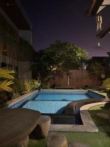 Bazén v ubytování Bali Full Moon Guest House nebo v jeho okolí
