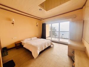 Postel nebo postele na pokoji v ubytování Asraya Homestay
