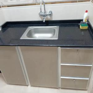 Kuchyň nebo kuchyňský kout v ubytování ANTIKA HOTEL / انتيكا للشقق الفندقيه