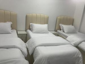 Postel nebo postele na pokoji v ubytování ANTIKA HOTEL / انتيكا للشقق الفندقيه