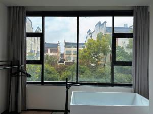 Fotografie z fotogalerie ubytování Wuzhen Yinshuxiangshe Design Hotel Xizha Scenic Area South Gate Branch v destinaci Tongxiang