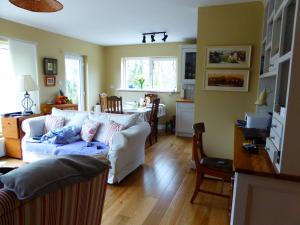 Istumisnurk majutusasutuses Camillaun Lodge with Lough Corrib Boat Hire