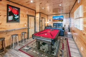 Φωτογραφία από το άλμπουμ του Prime Location w Hot Tub Games & Scenic Views σε Gatlinburg