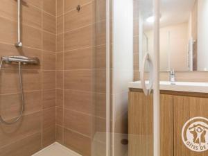 a bathroom with a shower and a sink at Gîte Camomille à la campagne, proche du Puy du Fou - FR-1-622-99 in Saint-Georges-du-Puy-de-la-Garde +15 photos