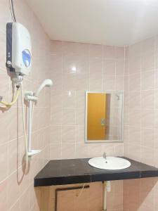 Koupelna v ubytování Family room with private bathroom