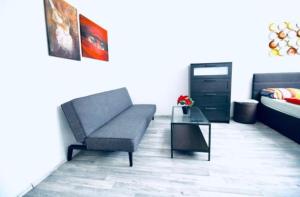 Fotografie z fotogalerie ubytování Central 4BR Shared Apartment with Terrace 10-Min Walk to Augarten ve Vídni