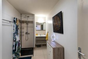 a bathroom with a shower and a sink at TI KAZ BONER Vue Mer in Saint-Pierre