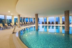 a large swimming pool in a hotel room at Spa & Wellness Hotel Pinia in Malinska
