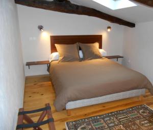 En eller flere senge i et værelse på Sous les Marronniers