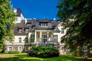 Vonkajšia záhrada v ubytovaní Pałac Ciekocinko Hotel Resort & Wellness