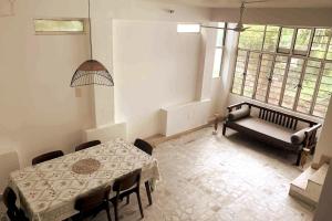 O zonă de relaxare la 2 Bedroom in C-Scheme, Jaipur +3 fotografii
