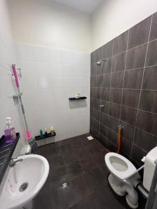 Koupelna v ubytování Inap Kasih Homestay Bandar Utama Gua Musang