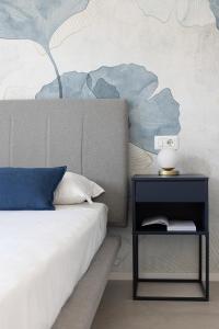 Ένα ή περισσότερα κρεβάτια σε δωμάτιο στο R1 Apartment