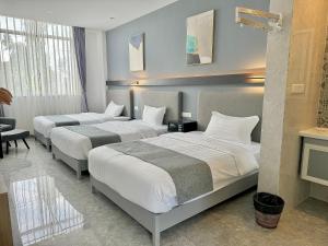 Postel nebo postele na pokoji v ubytování Bohol Panglao Begonia Resort
