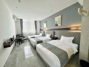 Postel nebo postele na pokoji v ubytování Bohol Panglao Begonia Resort