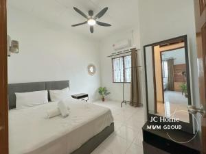 Photo de la galerie de l'établissement Kempas Kampung style 12pax Family Suites, à Johor Bahru