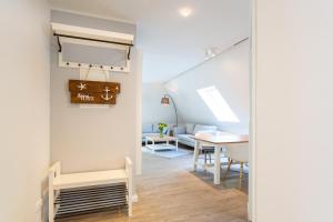 a room with a table and a dining room at Urlaub auf dem Lande - Ferien-Apartment Süd-West in Gremersdorf +17 photos