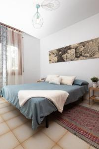 Ένα ή περισσότερα κρεβάτια σε δωμάτιο στο Apt with swimming pool and parking, 3 minutes from the beach