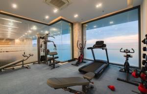 Fitness centrum a/nebo fitness zařízení v ubytování Grand Gosia Hotel
