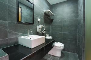 Koupelna v ubytování YEE HOTEL Permas Jaya