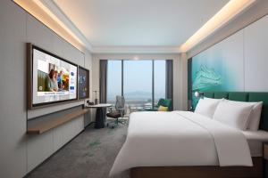 TV a/nebo společenská místnost v ubytování Hampton by Hilton Changsha Moon Island