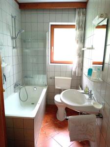 Kúpeľňa v ubytovaní Haus Christof private Ferienwohnungen Nähe Wörthersee und Ossiacher See