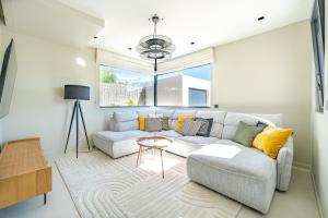 Χώρος καθιστικού στο Villa Moderne avec Piscine Privée - Proche de Nice