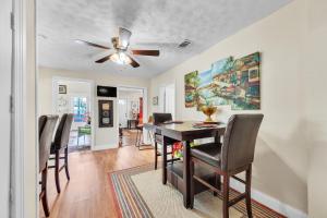 Φωτογραφία από το άλμπουμ του Charming Coastal Retreat in Bay St Louis home σε Bay Saint Louis