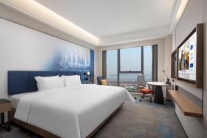 Postel nebo postele na pokoji v ubytování Hampton by Hilton Changsha Moon Island + 37 fotografií