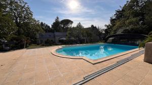 a swimming pool in a yard with a house at Le Clos des Moriers 2 hours from Paris-Piscine-12 pers in Blois
