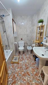 Et badeværelse på Casa Valentino + 22 billeder