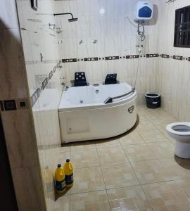 Et badeværelse på Viamo Lodge Apartments