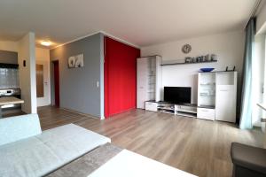 TV a/nebo společenská místnost v ubytování Apartment C46 "Valentine" im Haus Feldbergblick, Lenzkirch, Hochschwarzwaldkarte, Innenpool, Sauna + 17 fotografií