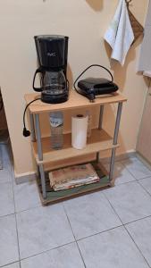 Príslušenstvo na prípravu kávy alebo čaju v ubytovaní Apartment Getaway in Sparti