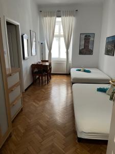 Posteľ alebo postele v izbe v ubytovaní Home in Krakow Silvio's Apartments