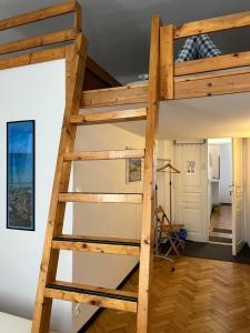 Poschodová posteľ alebo postele v izbe v ubytovaní Home in Krakow Silvio's Apartments