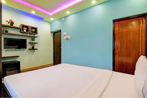 Postel nebo postele na pokoji v ubytování Super Hotel O The Orchid Residency