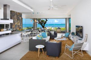 Posezení v ubytování Beachfront & Pool Poste Lafayette