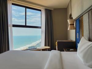 Ein Bett oder Betten in einem Zimmer der Unterkunft Apec Mandala Ocean Retreat - Mui Ne