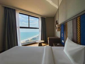 Ein Bett oder Betten in einem Zimmer der Unterkunft Apec Mandala Ocean Retreat - Mui Ne