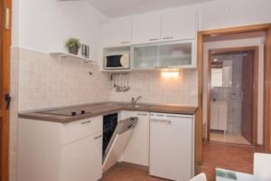 Kuchyňa alebo kuchynka v ubytovaní Apartment 1