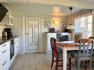 Η κουζίνα ή μικρή κουζίνα στο Haus 25 in Oldsum