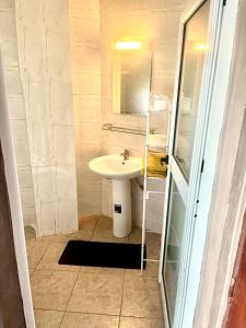 a bathroom with a sink and a mirror at Villa cosy - Angré soleil 2 in Abidjan