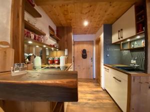 Η κουζίνα ή μικρή κουζίνα στο Alpenauszeit im Zirbenholz-Chalet +10 φωτογραφίες
