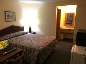 Postel nebo postele na pokoji v ubytování Stagecoach Inn Motel