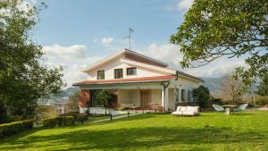 Vonkajšia záhrada v ubytovaní Areitio etxea - casa con jardin