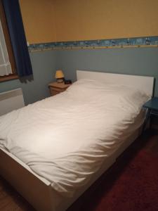 Postel nebo postele na pokoji v ubytování Chambre à la campagne ,au Soleil levant