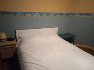 Postel nebo postele na pokoji v ubytování Chambre à la campagne ,au Soleil levant